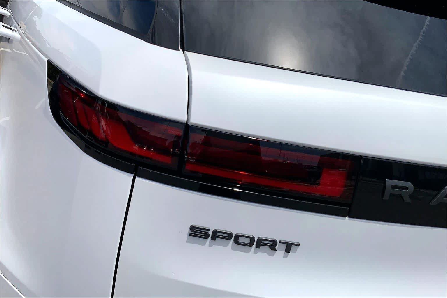 New 2026 Land Rover Range Rover Sport Dynamic SE AWD/4WD image 14
