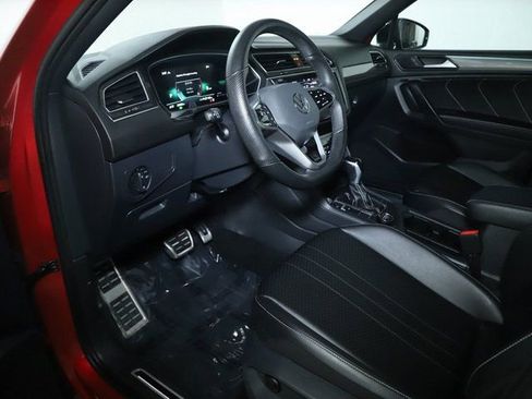 Used 2024 Volkswagen Tiguan SE R-Line image 18