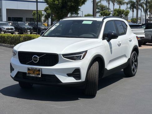 New 2026 Volvo XC40 B5 Core AWD/4WD image 3
