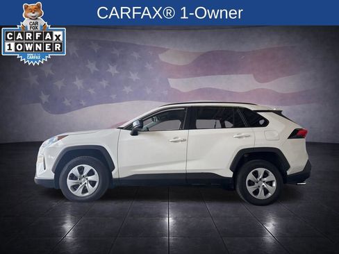 Used 2020 Toyota RAV4 LE FWD image 2