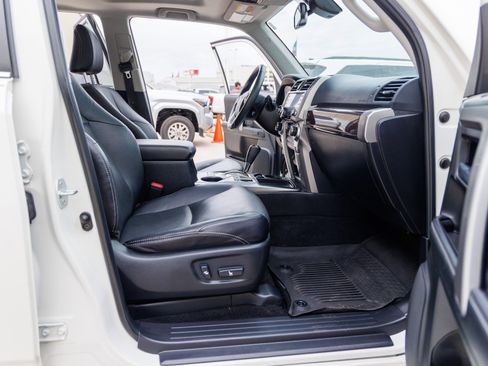 Used 2021 Toyota 4Runner Limited image 45