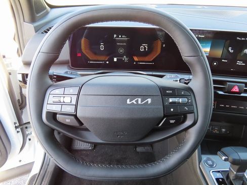 Certified 2026 Kia Sportage X-Line w/ X-Line Premium Package AWD/4WD image 4