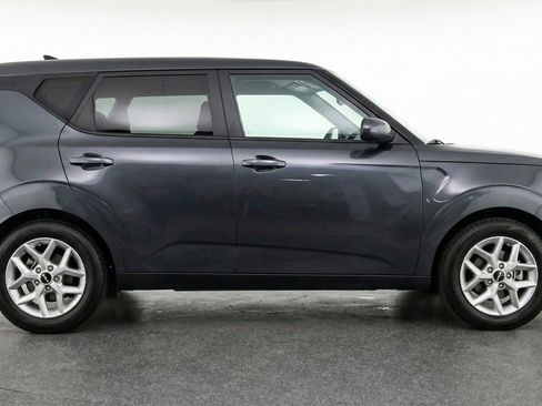 Used 2025 Kia Soul LX w/ LX Technology Package FWD image 11
