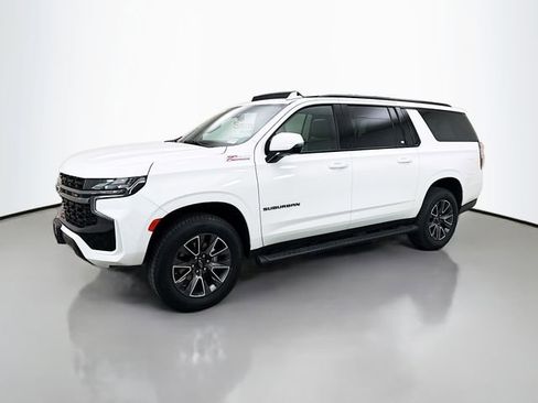 Used 2021 Chevrolet Suburban Z71 w/ Luxury Package image 3