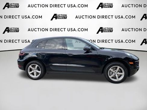 Used 2018 Porsche Macan AWD/4WD image 22