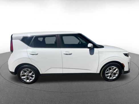 Used 2025 Kia Soul LX w/ LX Technology Package FWD image 16