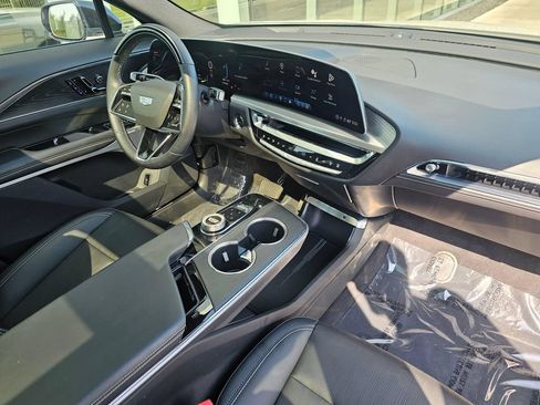 Used 2024 Cadillac Lyriq Sport w/ LPO, Floor Liner Package AWD/4WD image 10