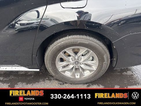 Used 2025 Toyota Sienna XLE image 54