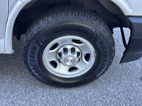 Used 2022 Chevrolet Express 2500 w/ Driver Convenience Package image 24