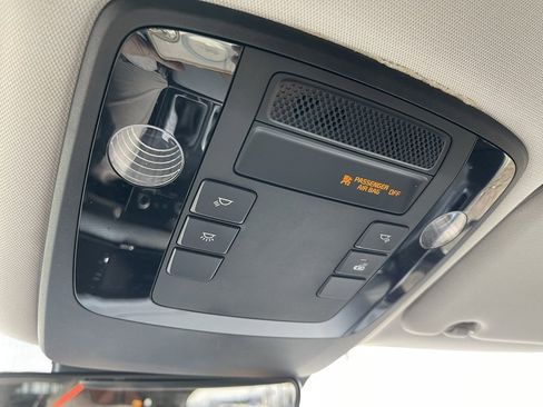 Used 2022 Kia Carnival LX image 27