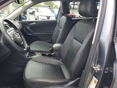 Used 2020 Volkswagen Tiguan SE image 24