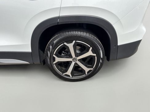 New 2026 Volkswagen Tiguan SE FWD image 9
