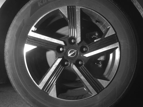 Used 2025 Nissan Sentra SV FWD image 10