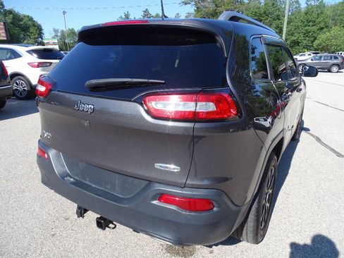 Used 2016 Jeep Cherokee 4WD Latitude w/ Comfort & Convenience Group image 11