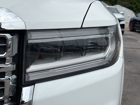 Used 2021 GMC Acadia Denali w/ Denali Technology Package FWD image 9