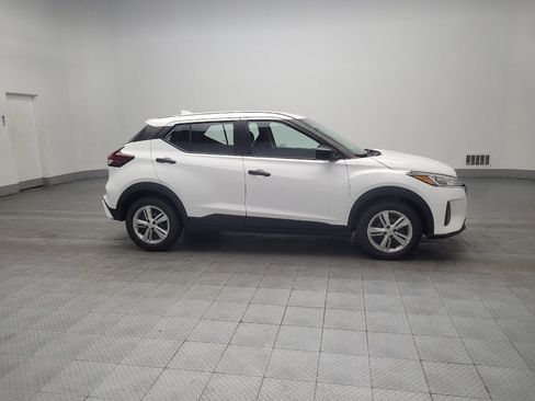 Used 2022 Nissan Kicks S image 11