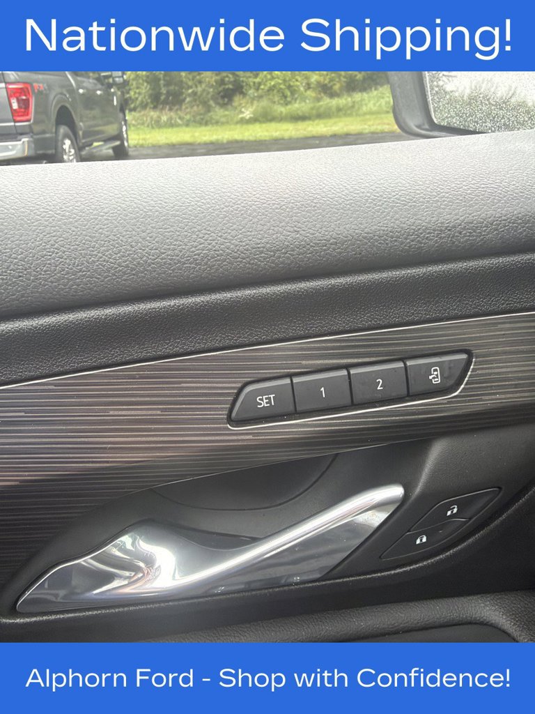 Used 2024 GMC Terrain SLT AWD/4WD image 16
