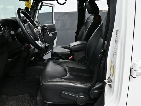 Used 2014 Jeep Wrangler Unlimited Rubicon AWD/4WD image 12