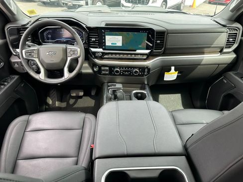 Used 2025 Chevrolet Silverado 1500 LT Trail Boss w/ Convenience Package II AWD/4WD image 18