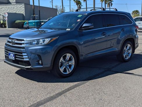 Used 2019 Toyota Highlander Limited w/ Carpet Mat Package (TMS) AWD/4WD image 5