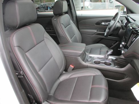Used 2023 Chevrolet Traverse RS AWD/4WD image 18