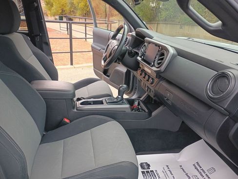 Used 2021 Toyota Tacoma TRD Off-Road image 11