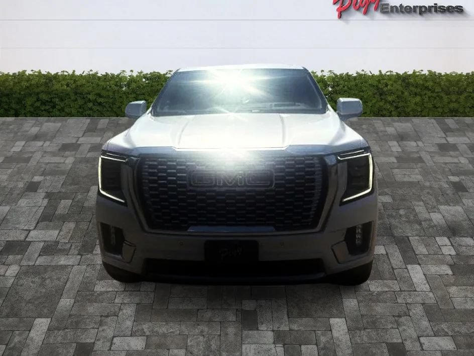 Used 2021 GMC Yukon XL Denali w/ Denali Premium Package AWD/4WD image 6