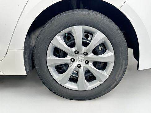 Used 2020 Toyota Corolla LE FWD image 11
