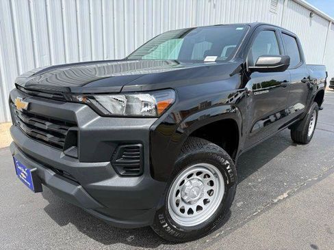 Used 2023 Chevrolet Colorado W/T RWD image 1