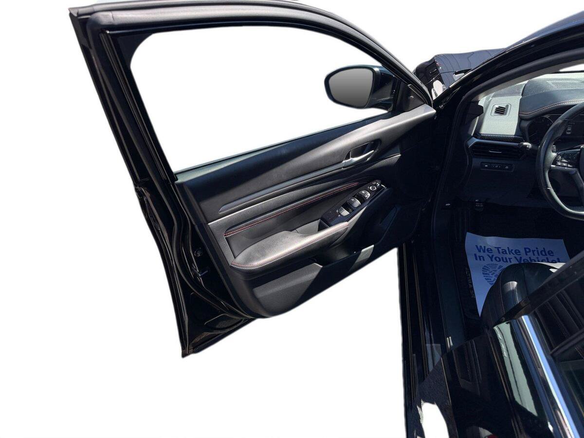 Used 2023 Nissan Altima 2.5 SR w/ SR Premium Package FWD image 17