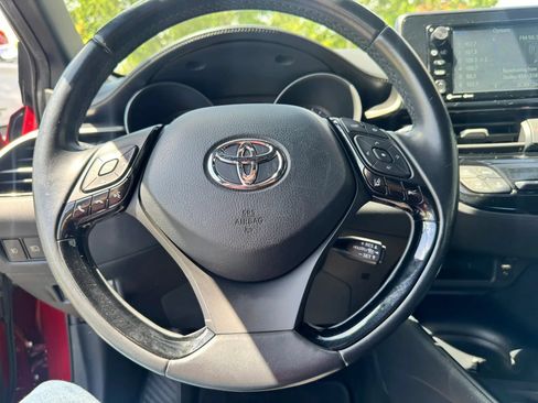 Used 2018 Toyota C-HR XLE FWD image 35