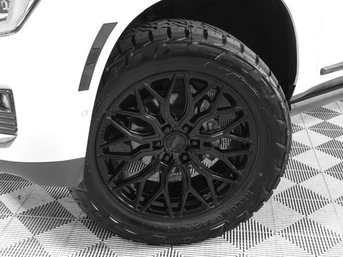 Used 2026 GMC Yukon XL Denali Ultimate w/ LPO, Floor Liner Package AWD/4WD image 32