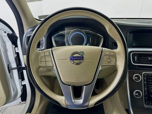 Used 2016 Volvo V60 T5 Platinum image 12