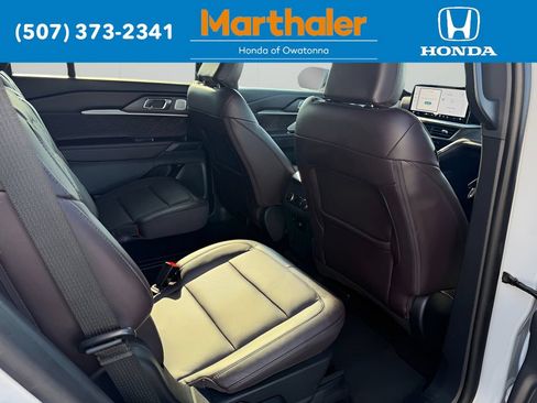 Used 2025 Ford Explorer Platinum w/ LUX Leather Package AWD/4WD image 18