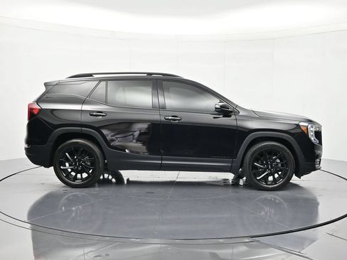 Used 2023 GMC Terrain SLT w/ Tech Package FWD image 4
