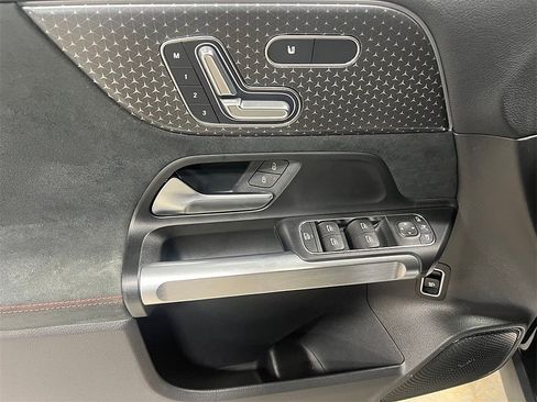 Used 2024 Mercedes-Benz EQB 250+ image 18