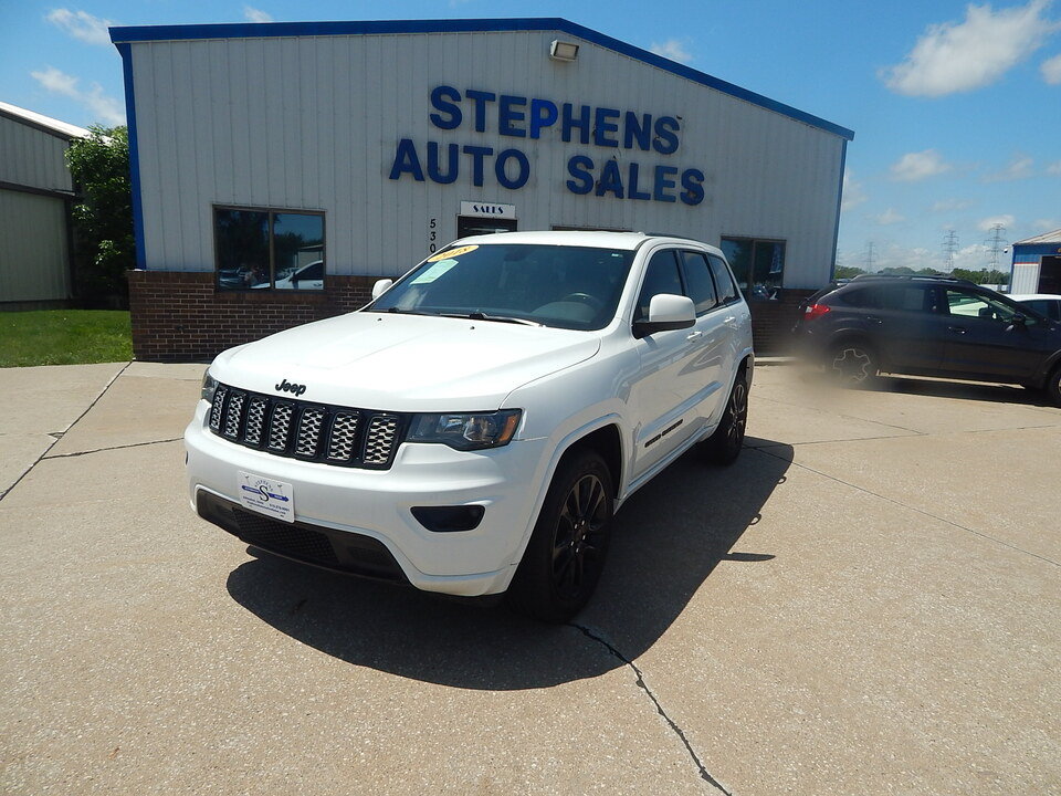 Used 2018 Jeep Grand Cherokee Altitude AWD/4WD image 1