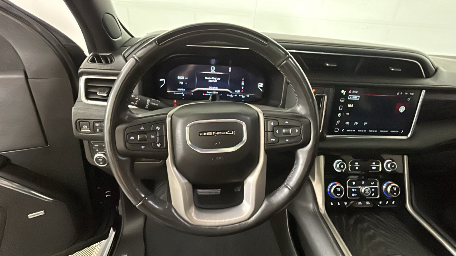 Used 2024 GMC Yukon XL Denali w/ Denali Reserve Package AWD/4WD image 18