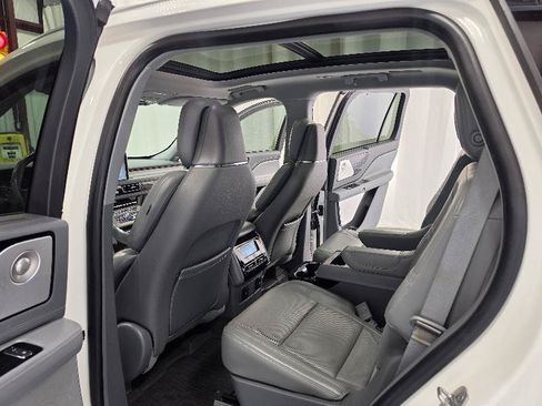 Used 2020 Lincoln Aviator Reserve w/ Equipment Group 201A RWD image 13