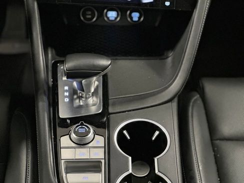 Used 2025 Genesis G70 2.5T image 17