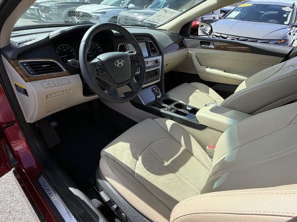 Used 2015 Hyundai Sonata Limited w/ Option Group 05 FWD image 12