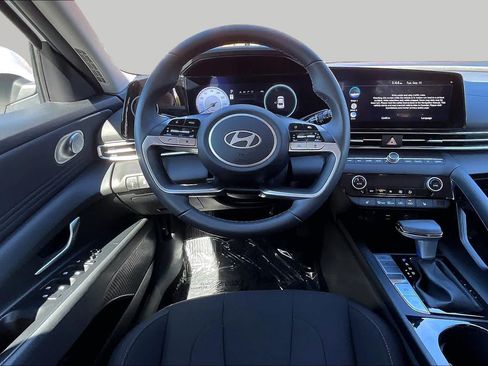Used 2025 Hyundai Elantra SEL FWD image 6