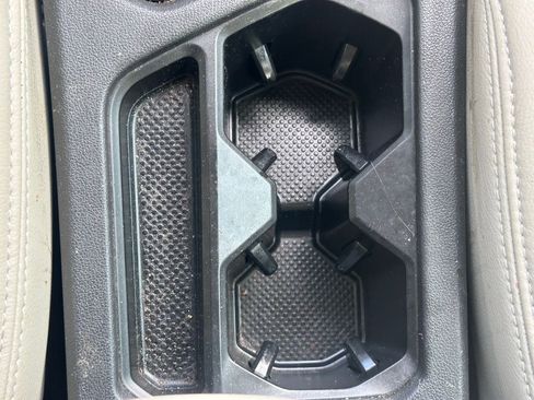 Used 2019 Volkswagen Tiguan S image 37