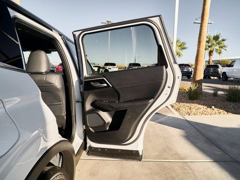 Used 2024 Mitsubishi Outlander Ralliart image 16