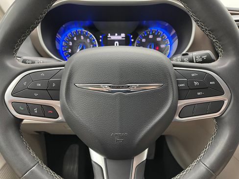 Used 2022 Chrysler Voyager LX FWD image 21
