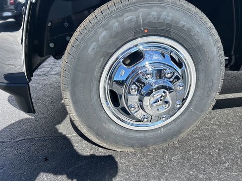 New 2026 RAM 3500 Tradesman AWD/4WD image 4