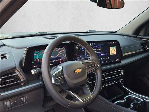 Used 2025 Chevrolet Traverse LT w/ Sun and Wheel Package FWD image 9