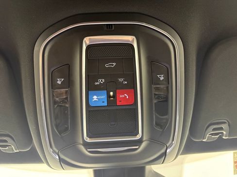 Used 2023 Jeep Wagoneer L Series II RWD image 30