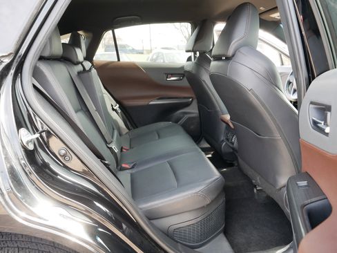Used 2023 Toyota Venza XLE AWD/4WD image 18