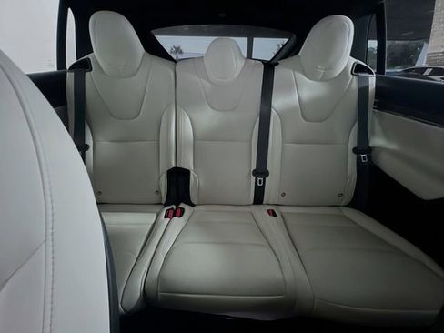 Used 2022 Tesla Model X image 24